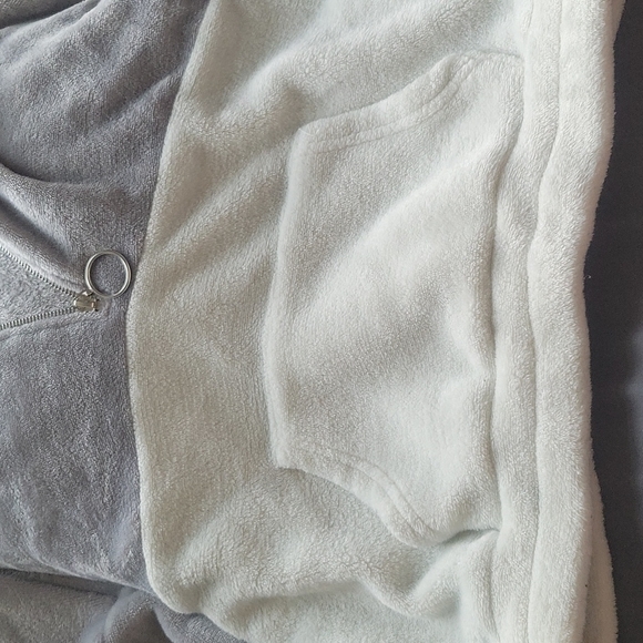 Sweater - Picture 3 of 4